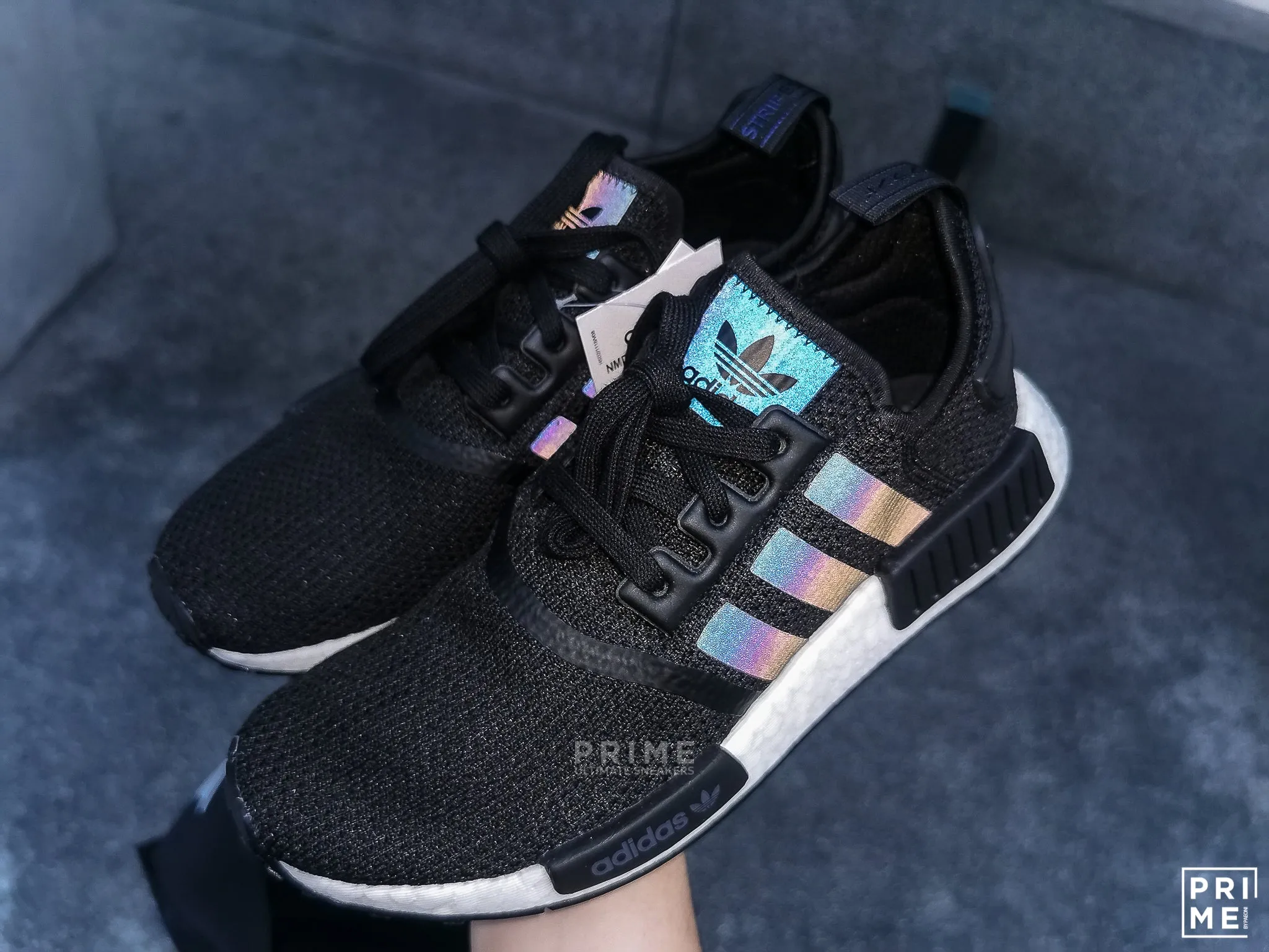 Adidas NMD R1  Core Black / Carbon  (FV8152)