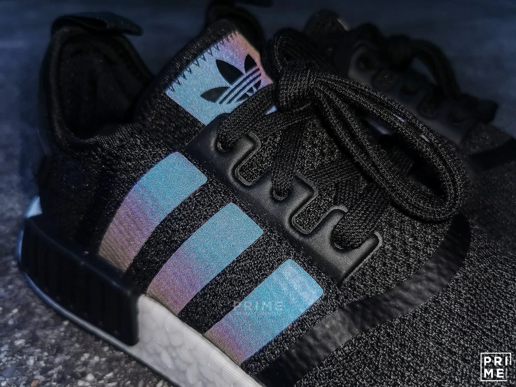 Adidas NMD R1  Core Black / Carbon  (FV8152)